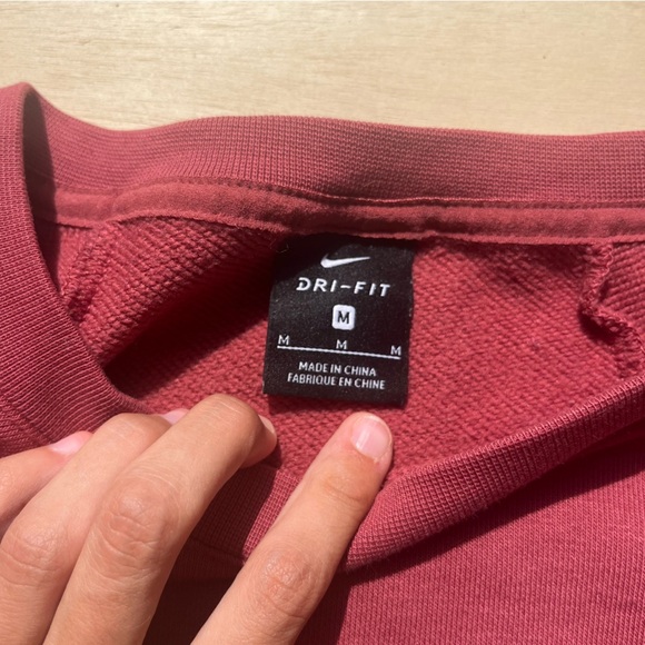 Red Nike Cropped Crewneck Hoodie Drop Shoulder Comfy Casual Baggy Dri-Fit Medium - Picture 2 of 7